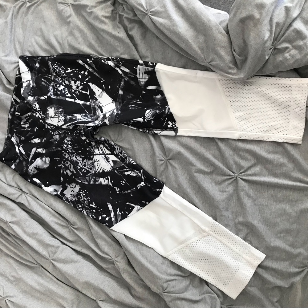 Mondetta printed yoga tie dye leggings. Mesh